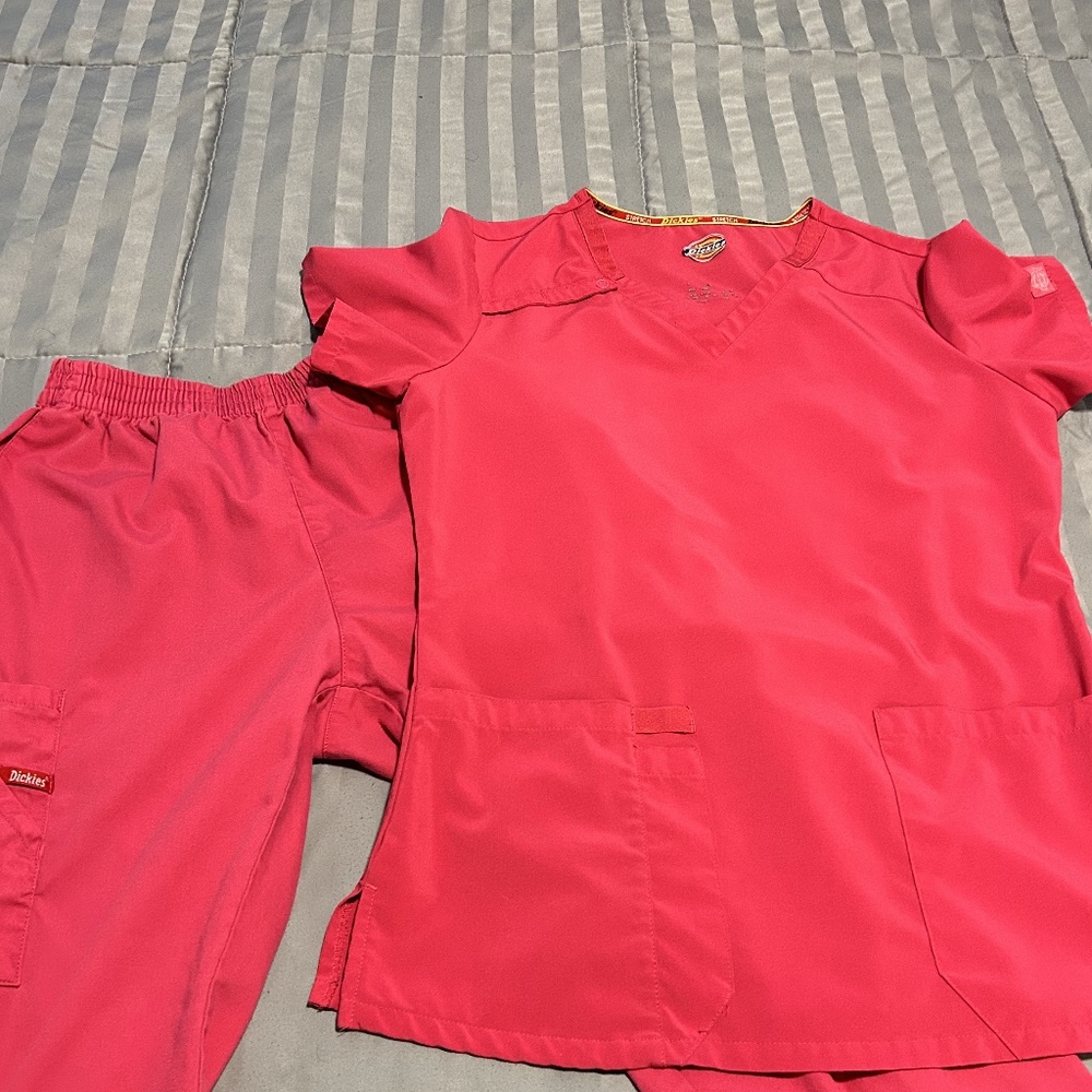 Dickies Pink Scrub Set (Size S)